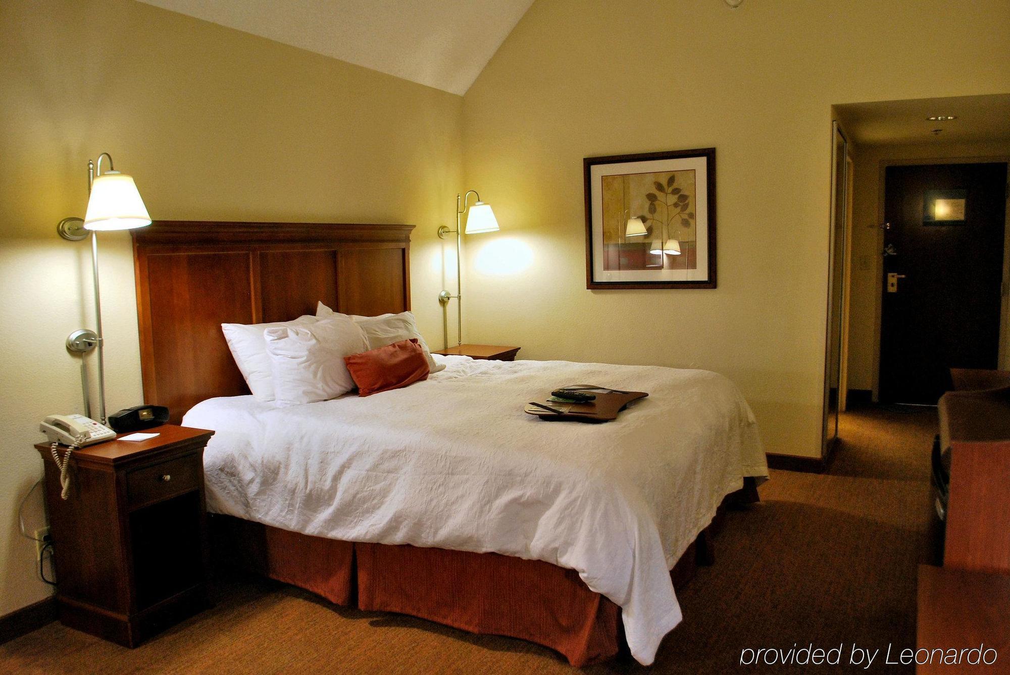 Hampton Inn Raleigh Capital Blvd North Habitación foto