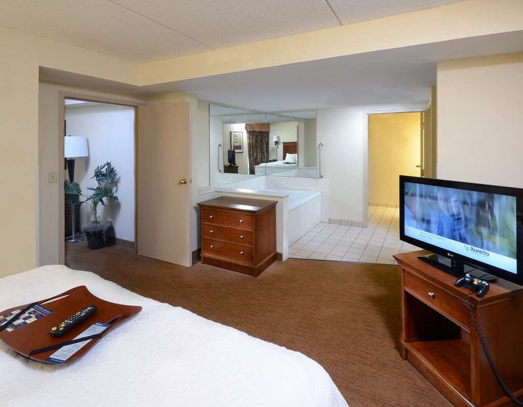 Hampton Inn Raleigh Capital Blvd North Habitación foto