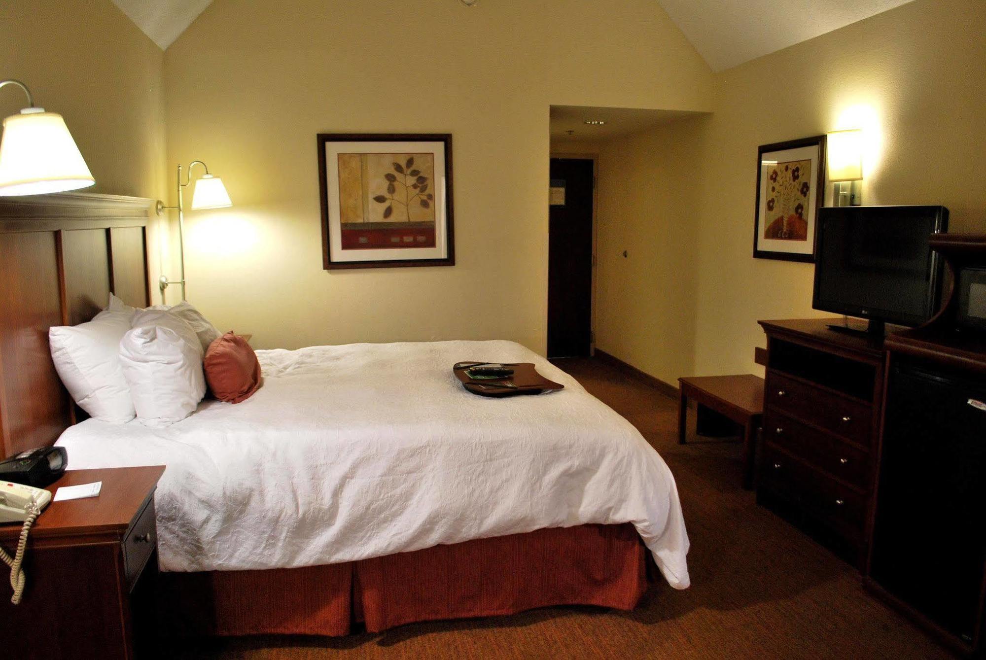 Hampton Inn Raleigh Capital Blvd North Habitación foto