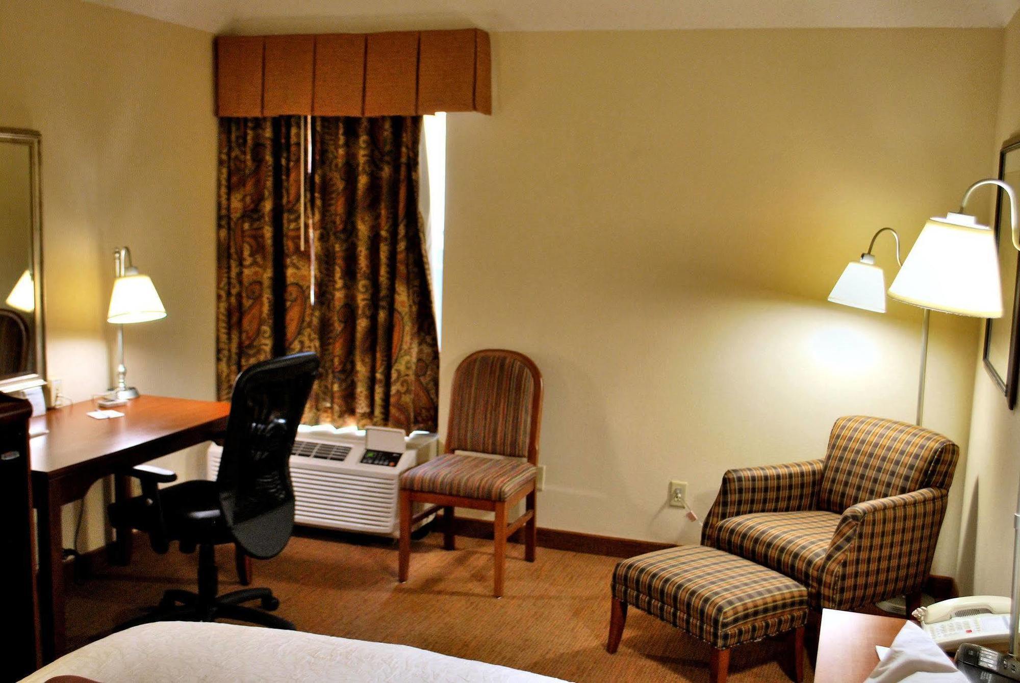 Hampton Inn Raleigh Capital Blvd North Habitación foto